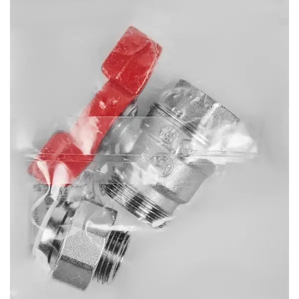 Кран шаровой с американкой прямой Giacomini DN15 PN35 1/2" НР/ВР латунь ручка бабочка